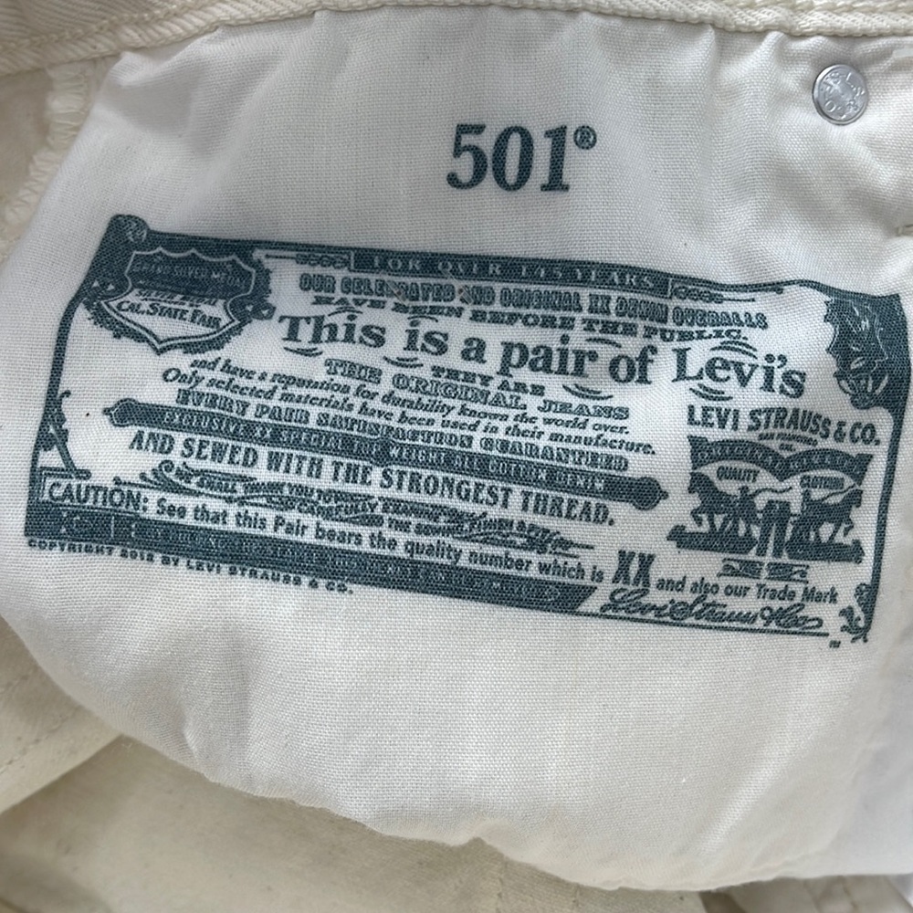 Levi’s 501 High Rise Butterfly Shorts l SIZE 29 - Picture 7 of 10
